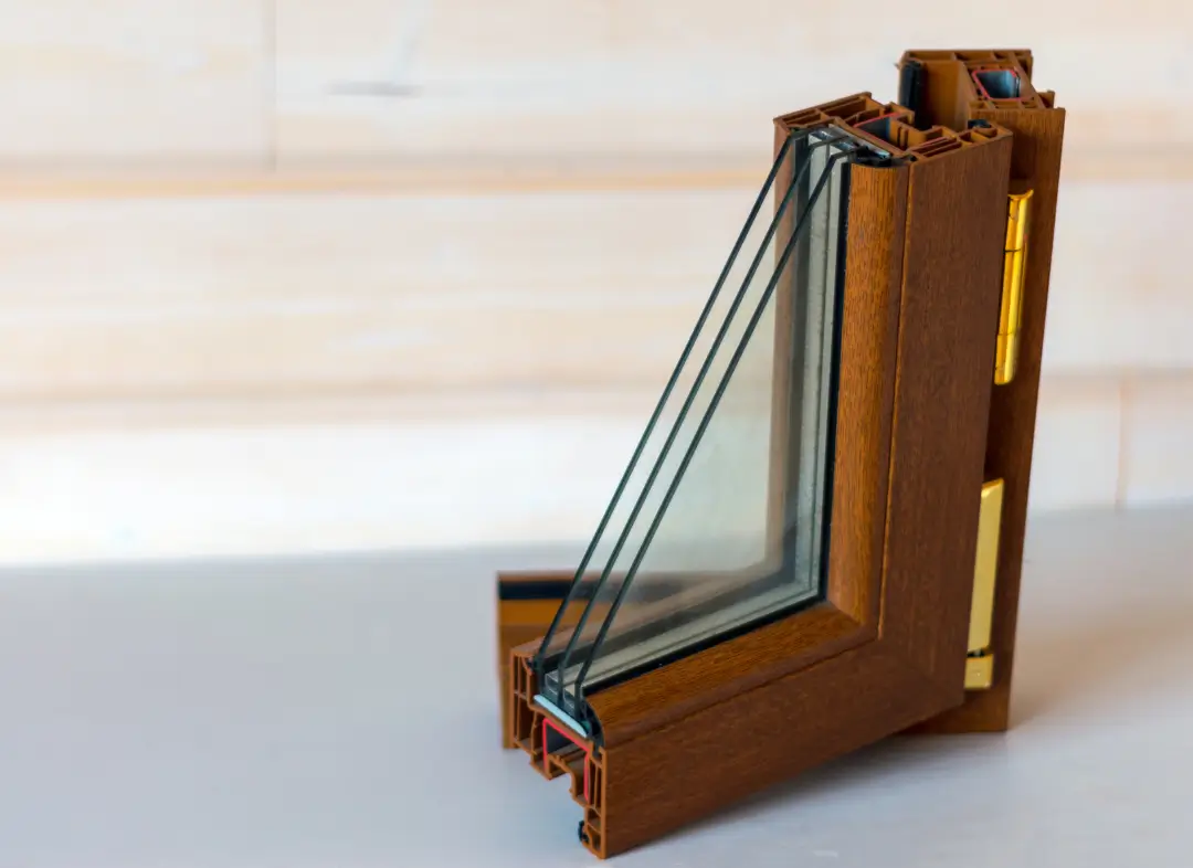 Installation de fenêtre en bois sur mesure Saorge